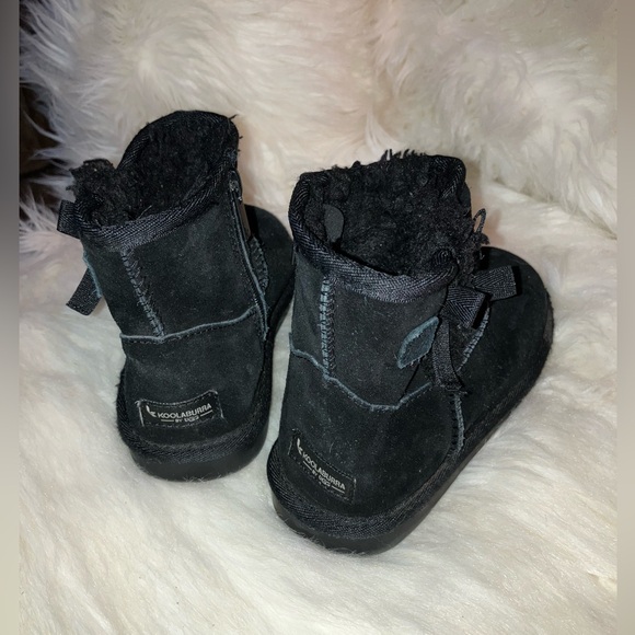 Koolaburra by UGG bow design black ankle booties!! - Picture 2 of 7